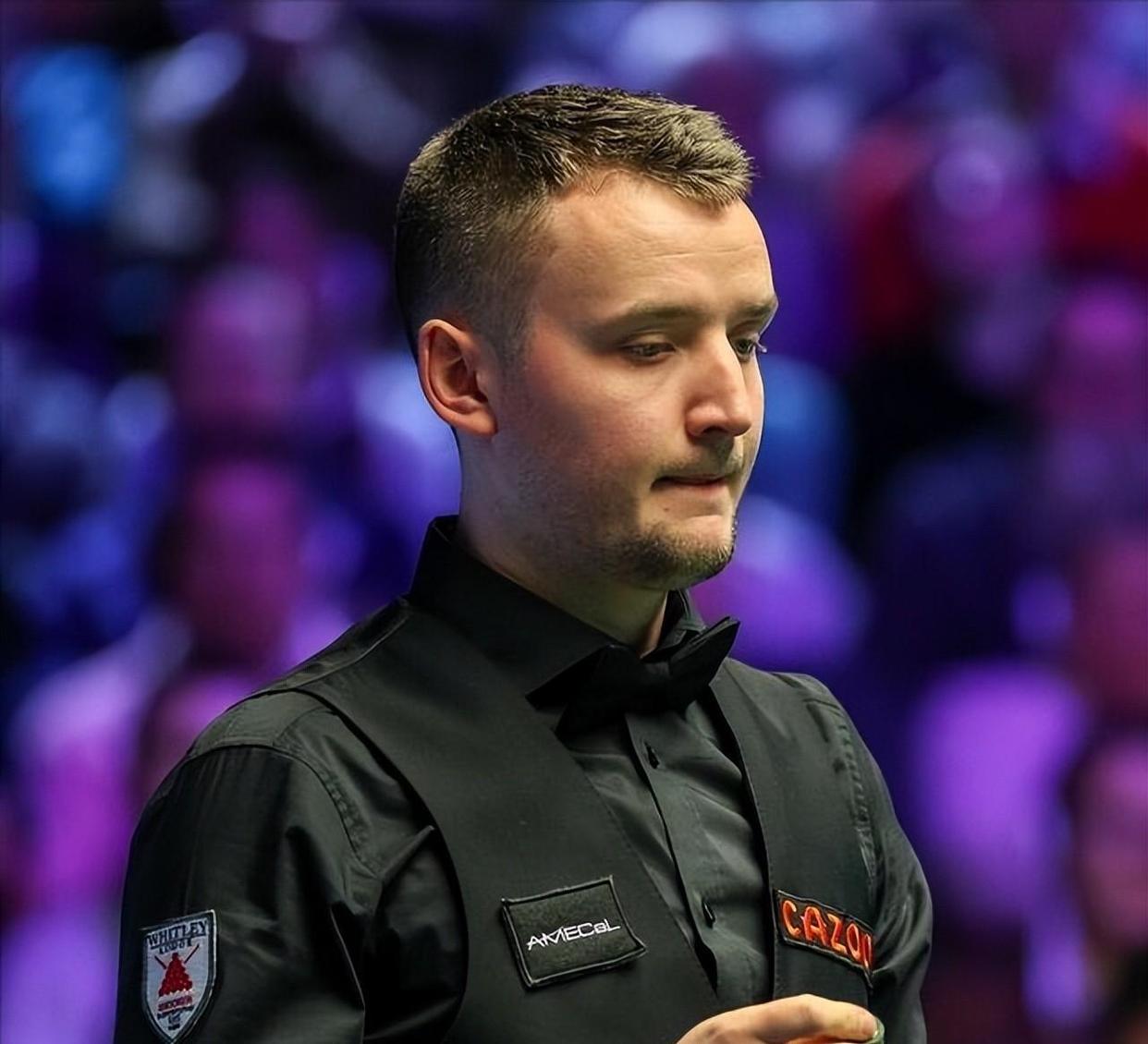 冷门频出!高尔夫战况跌宕起伏 冷门频出!高尔夫战况跌宕起伏