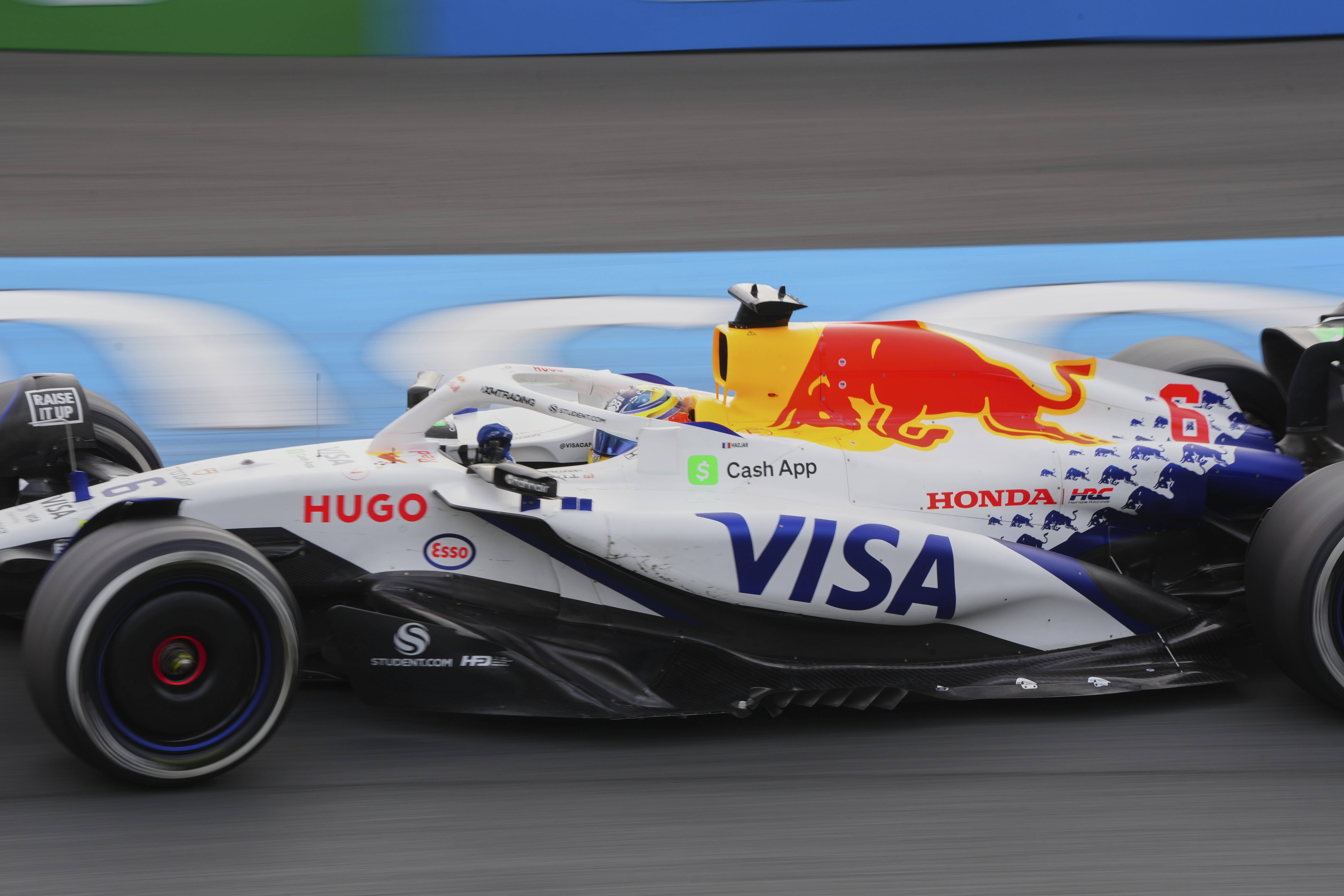 雷诺车队险胜红牛二队，皮亚斯特里刷新纪录的简单介绍