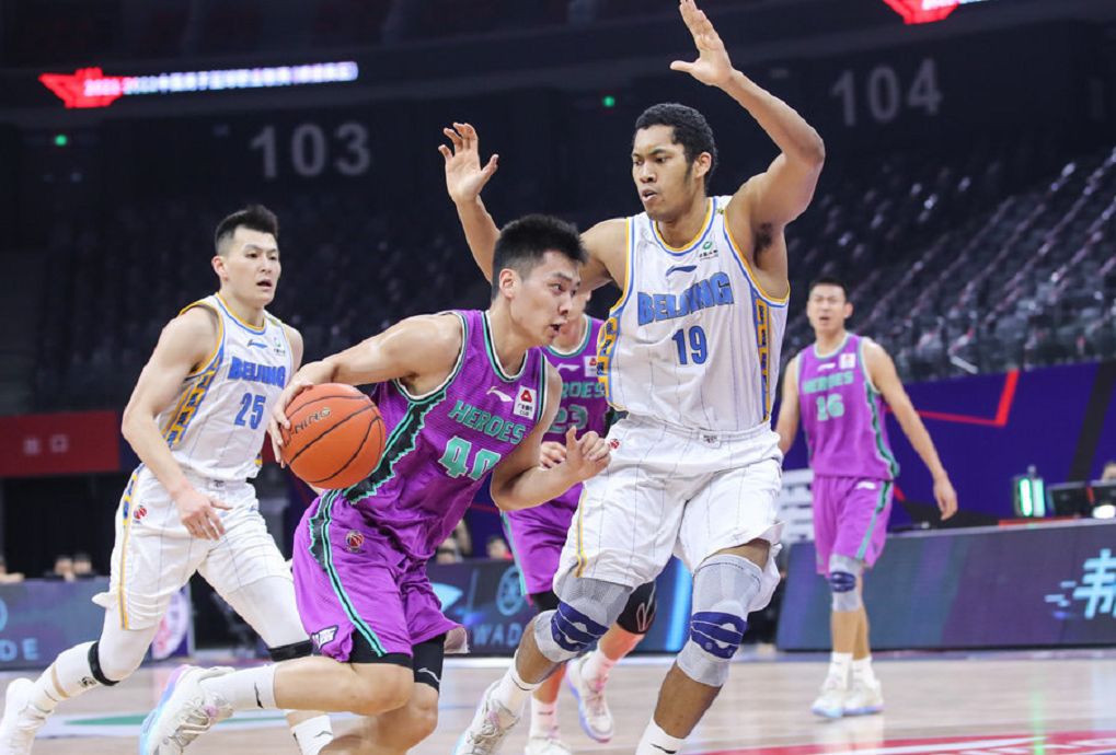 鹈鹕鏖战青岛队，陶汉林关键制胜