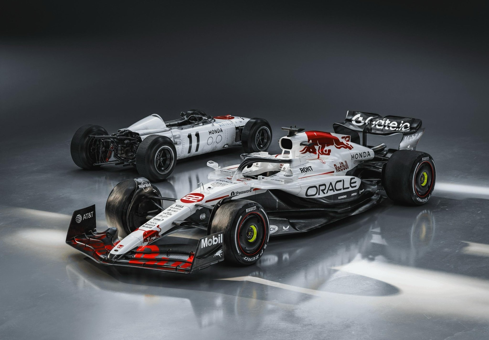 法拉利翻盘红牛车队,塞恩斯统治全场 法拉利翻盘红牛车队,塞恩斯统治全场