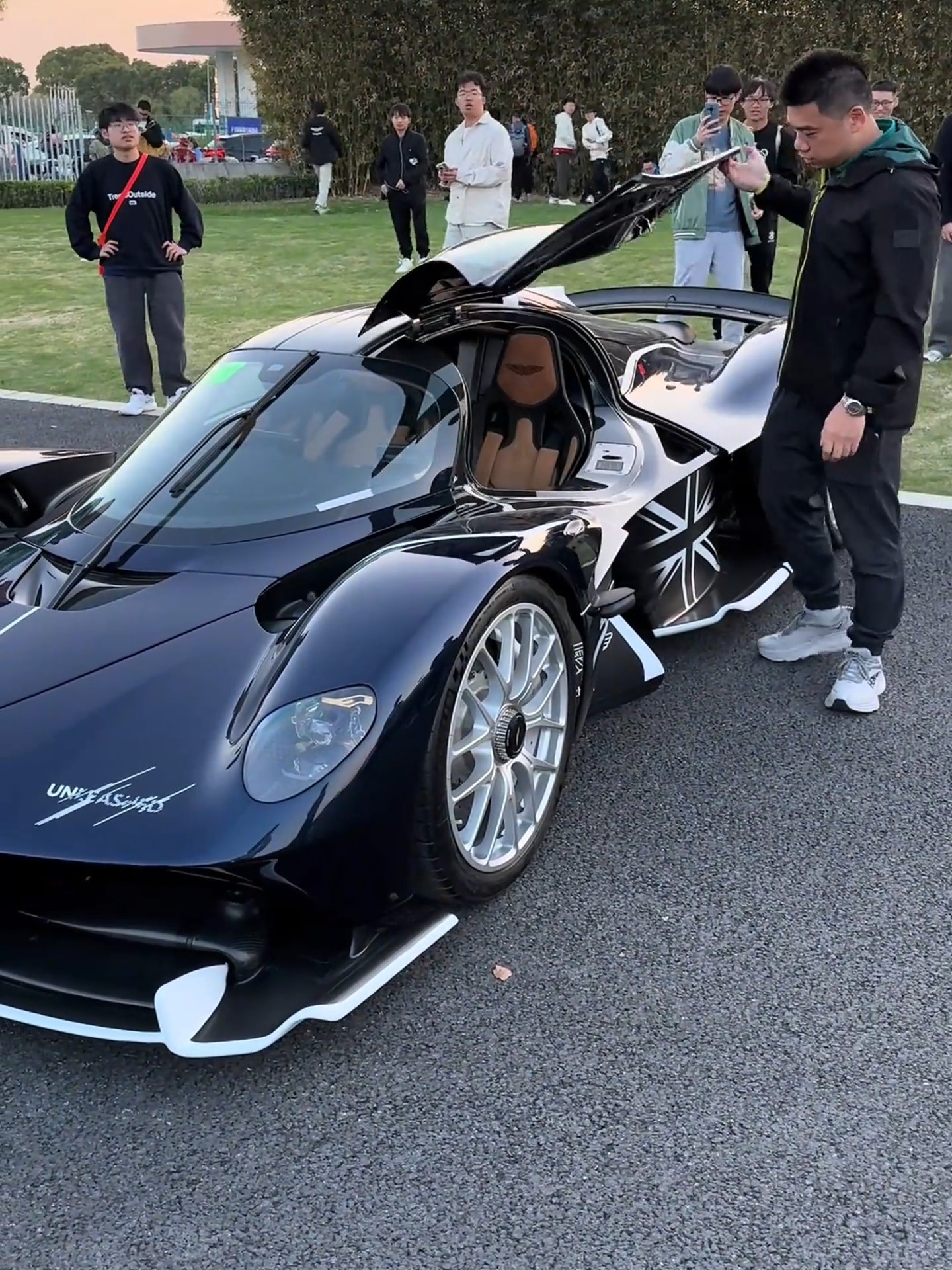 阿斯顿马丁完胜迈凯伦,阿隆索惊艳四座 阿斯顿马丁完胜迈凯伦,阿隆索惊艳四座